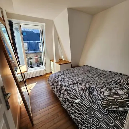 3 8 * Paris